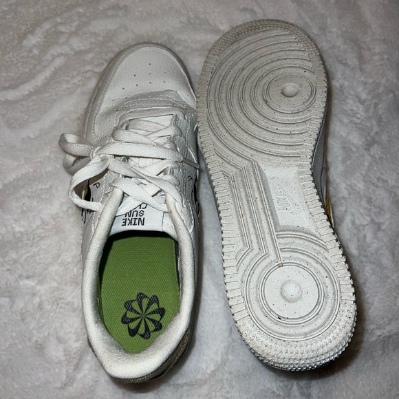 Nike Air Force 1 LV8 NN (GS) - Picture 2 of 3